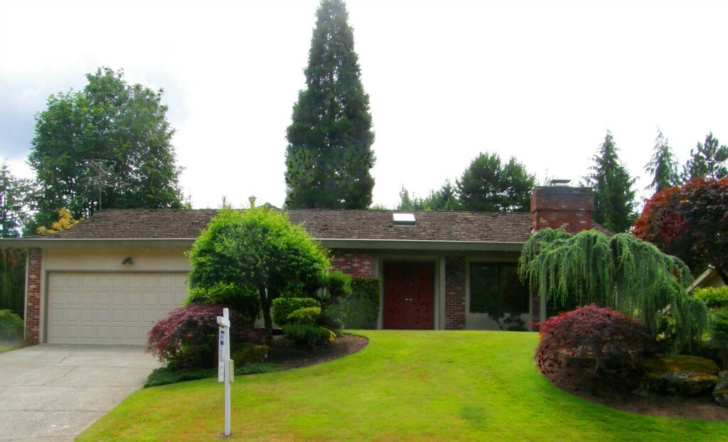 Property Photo:  8409 SE 33rd Place  WA 98040 