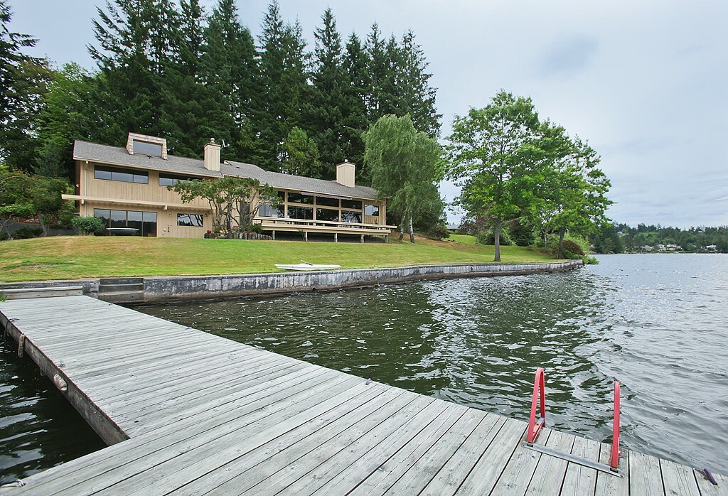 Property Photo:  6723 Kitsap Way  WA 98312 