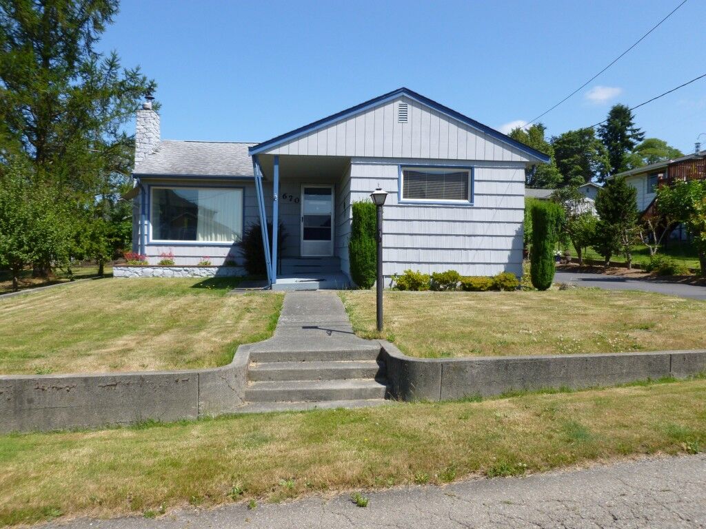 Property Photo:  670 NE Haugen St  WA 98370 
