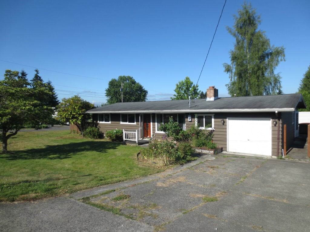 Property Photo: 1500 Pine Ave WA 98290
