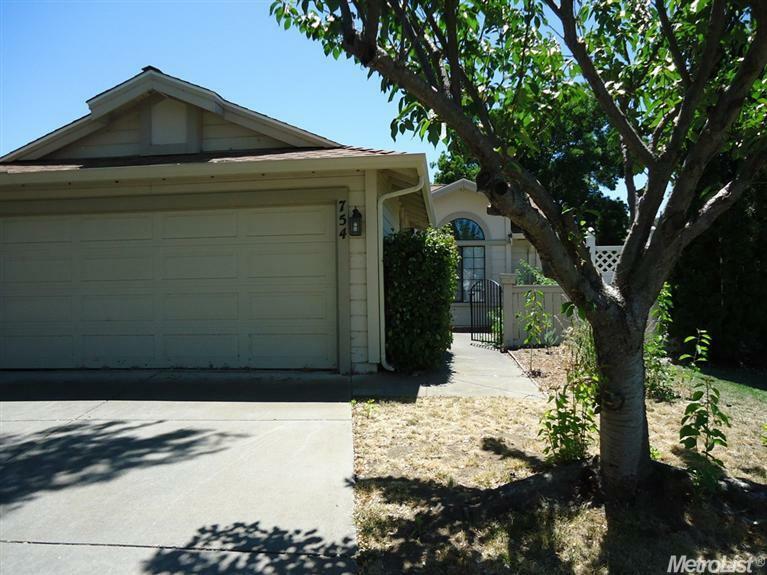 Property Photo:  754 Oakvale Way  CA 95687 