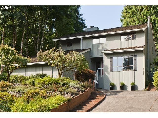 Property Photo: 2018 Parkside Ct OR 97068