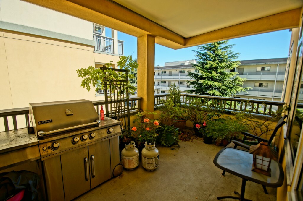 Property Photo: 108 2nd Ave S 411 WA 98033