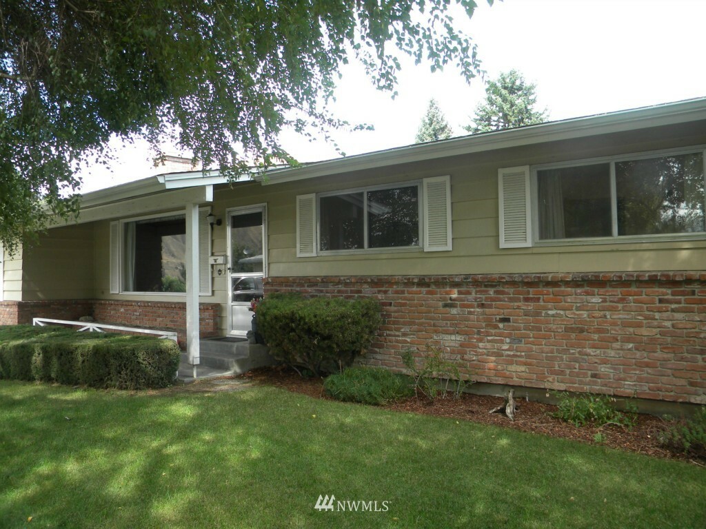 Property Photo: 207 Cedar Street WA 98815