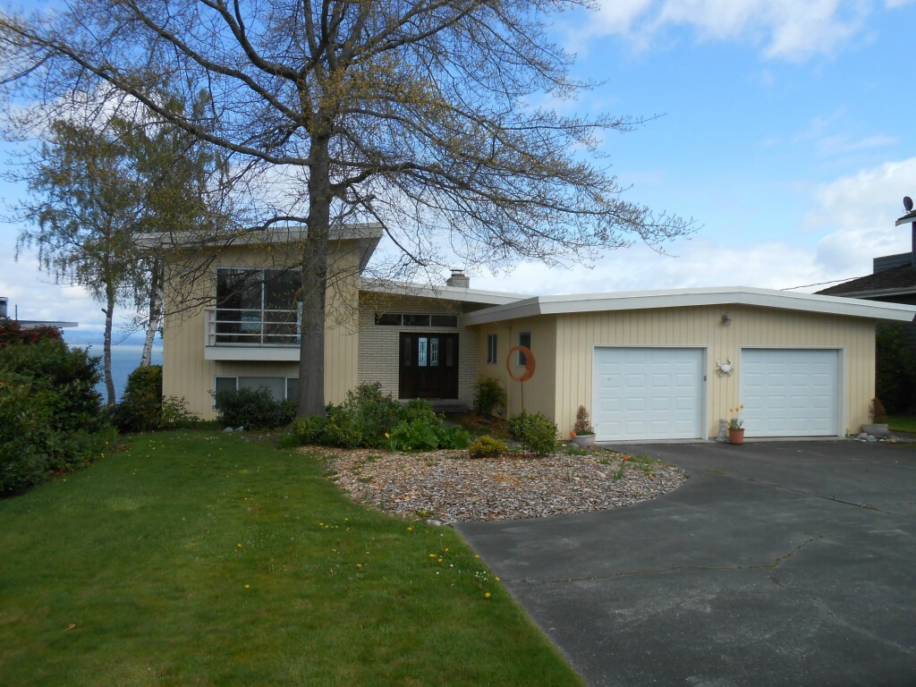 Property Photo:  1497 Country Club Dr  WA 98282 