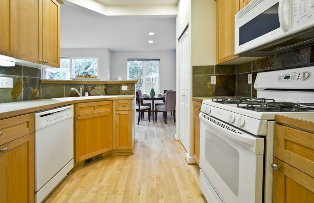 Property Photo:  205 Newport Wy NW B1  WA 98027 