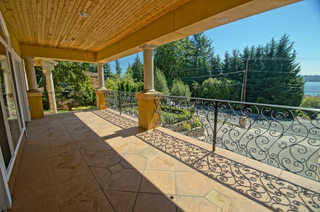 Property Photo: 9430 Lake Washington Blvd NE WA 98004