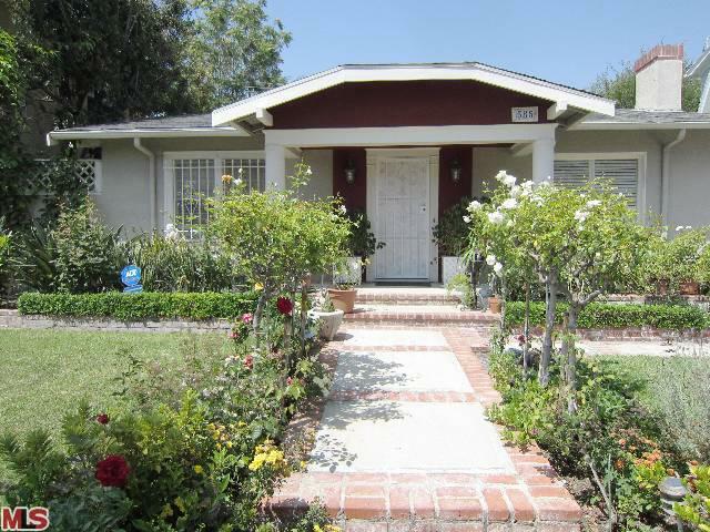 Property Photo:  585 N Beachwood Dr  CA 90004 