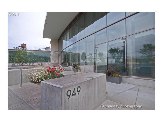 Property Photo:  949 NW Overton St 806  OR 97209 