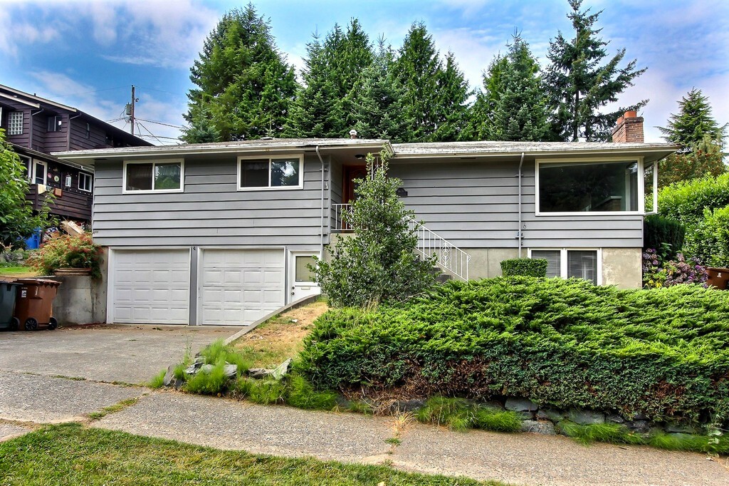 Property Photo:  4626 N Ferdinand St  WA 98407 