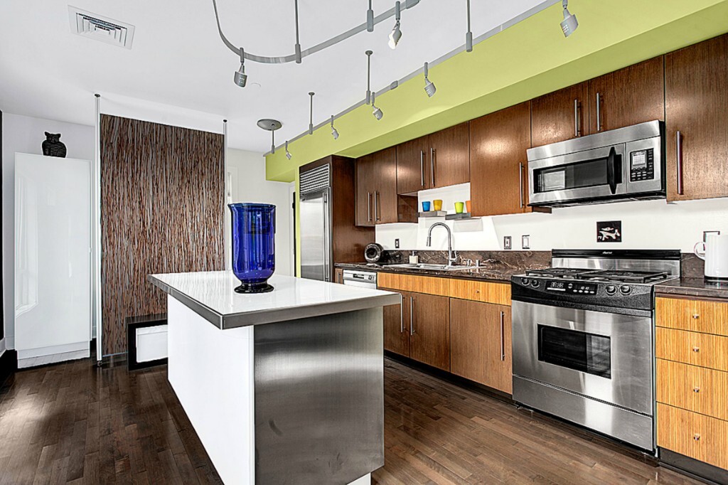 Property Photo: 1609 Summit Ave 201 WA 98122