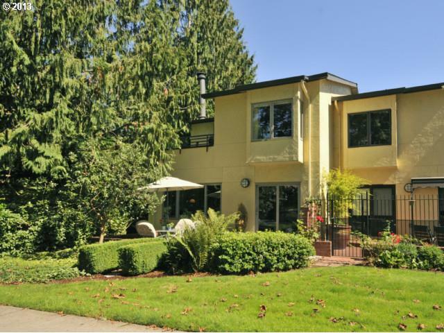 Property Photo: 579 Wimbledon Ct OR 97401