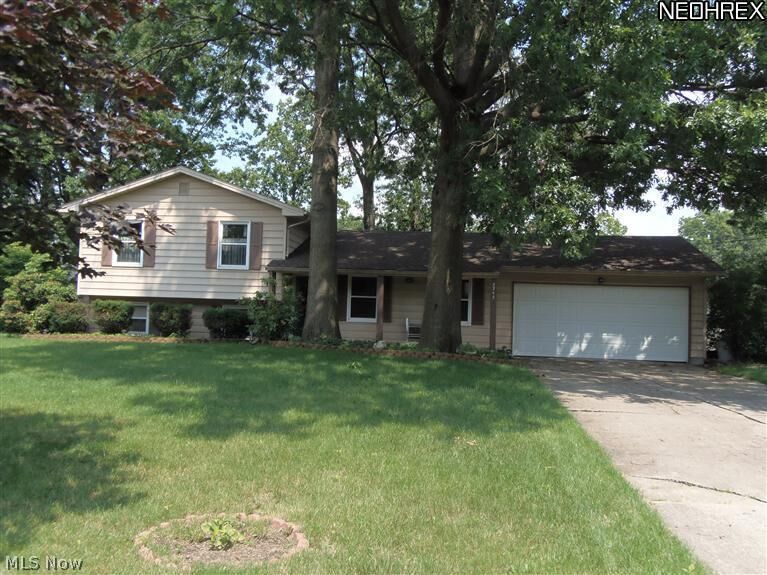 Property Photo: 2343 Oak Trace Drive OH 44515