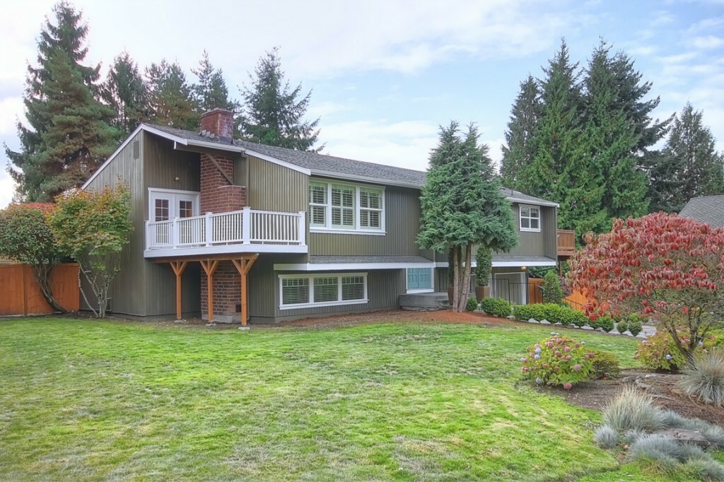 Property Photo:  9071 NE 34th St  WA 98004 