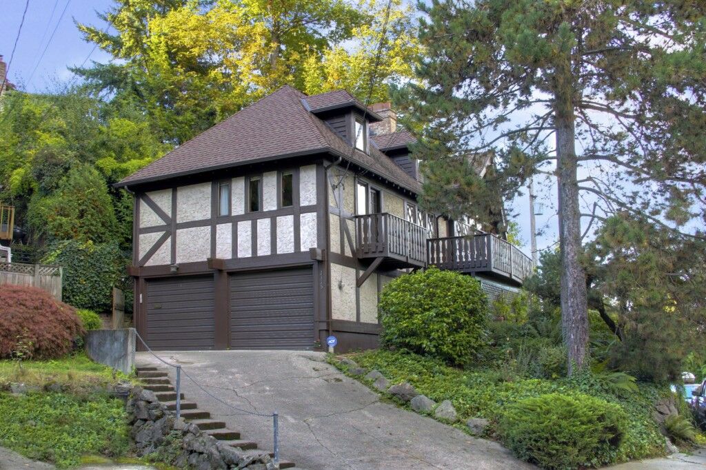 Property Photo:  2315 14th Avenue E  WA 98112 