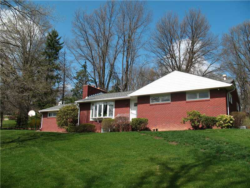 Property Photo:  100 Lakeview Drive  PA 15317 