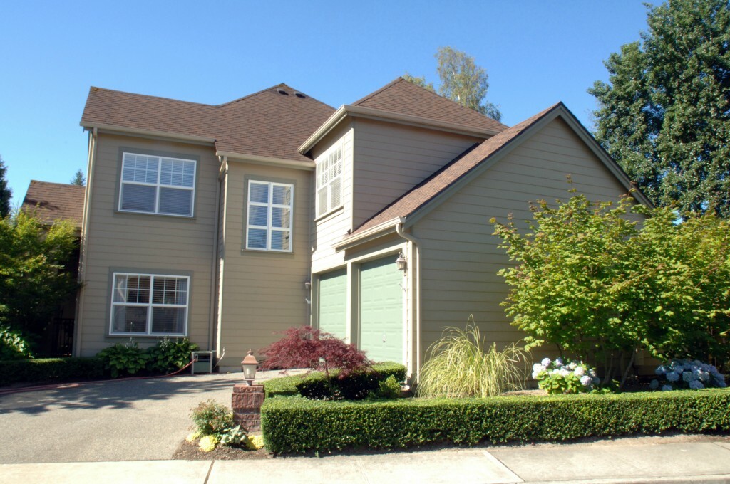 Property Photo:  6701 127th Place SE  WA 98006 