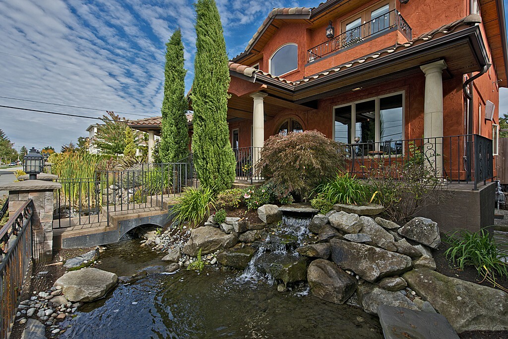 Property Photo: 1224 2nd St WA 98033