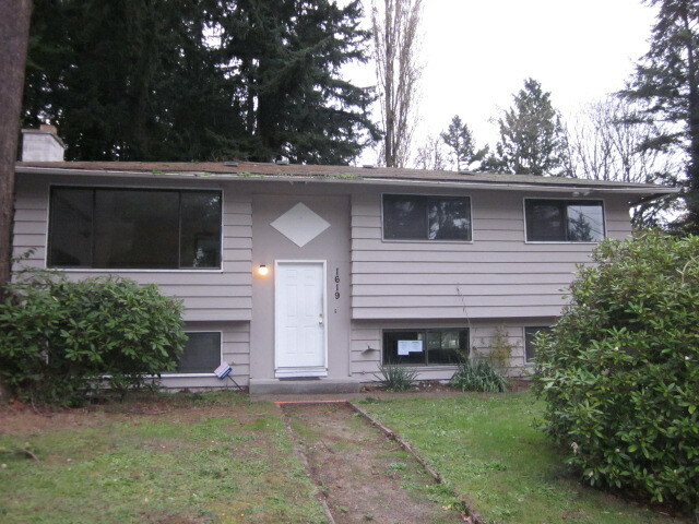 Property Photo:  1619 215th St SW  WA 98036 