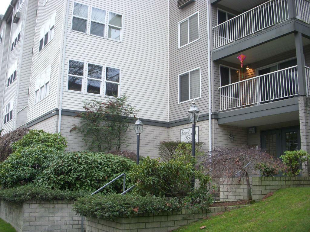 Property Photo: 965 W Nickerson St 23 WA 98119