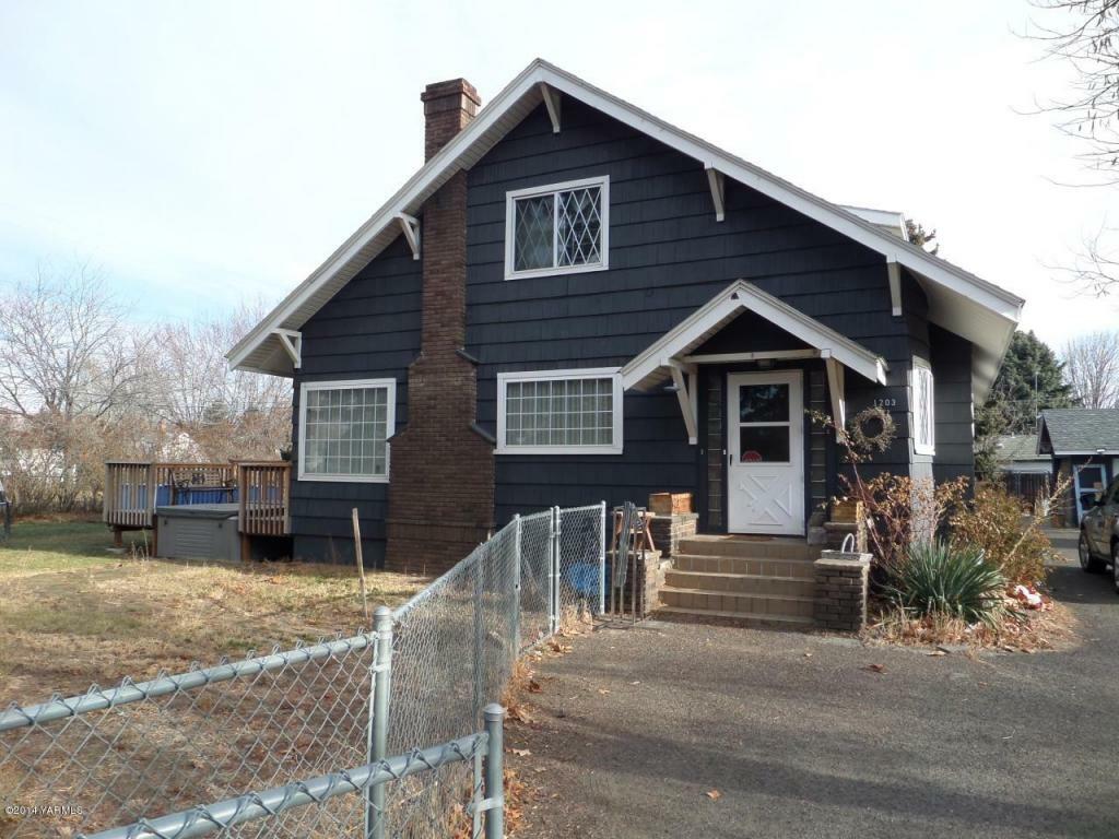 Property Photo:  1203 S 3rd Ave  WA 98902 