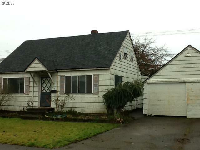 Property Photo: 455 23rd St OR 97477