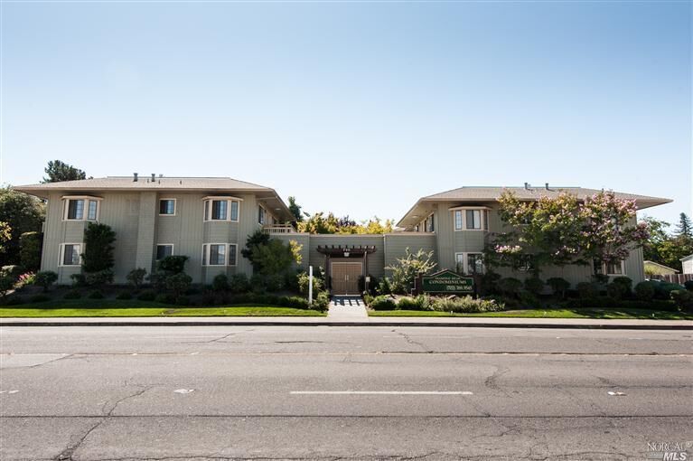 Property Photo: 720 Petaluma Boulevard 6 CA 94952