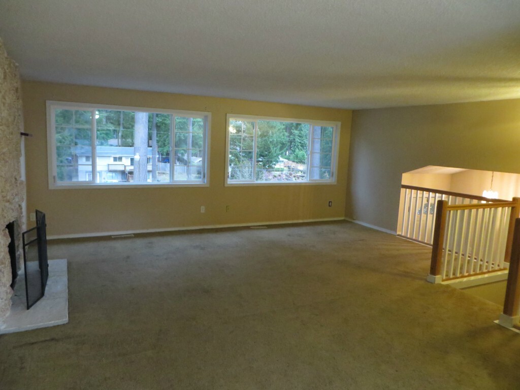 Property Photo:  7515 190th Ave E  WA 98391 