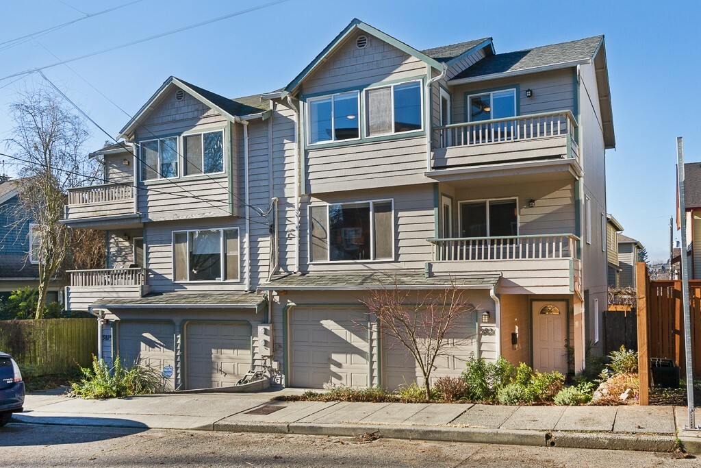 Property Photo: 3821 Carr Place N WA 98103