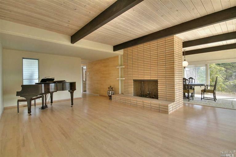 Property Photo:  90 Manderly Road  CA 94901 