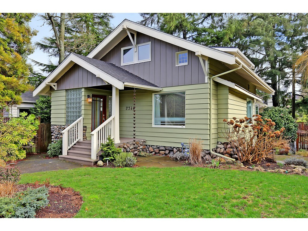 Property Photo:  2346 45th Ave SW  WA 98116 