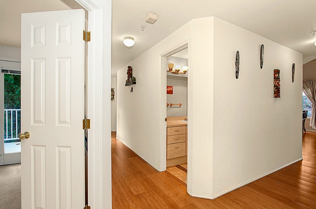 Property Photo:  1642 118th Ave SE E314  WA 98005 