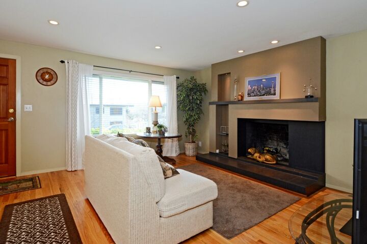 Property Photo:  4001 24th Ave W  WA 98199 