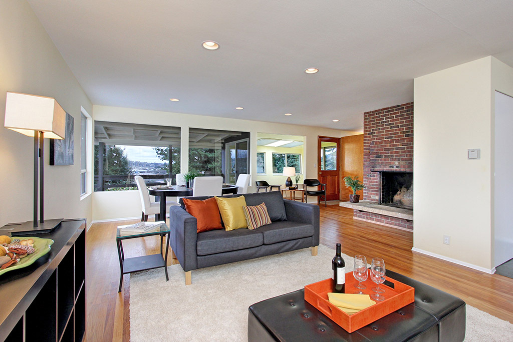 Property Photo:  2421 W Thurman Street  WA 98199 