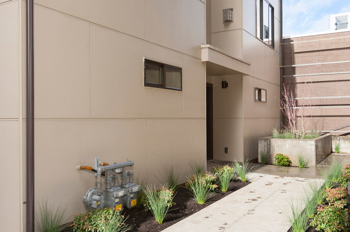 Property Photo: 8913 B Roosevelt Way NE WA 98115