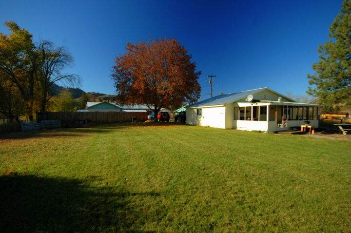 Property Photo:  1211 Hughes Lane  WA 98856 