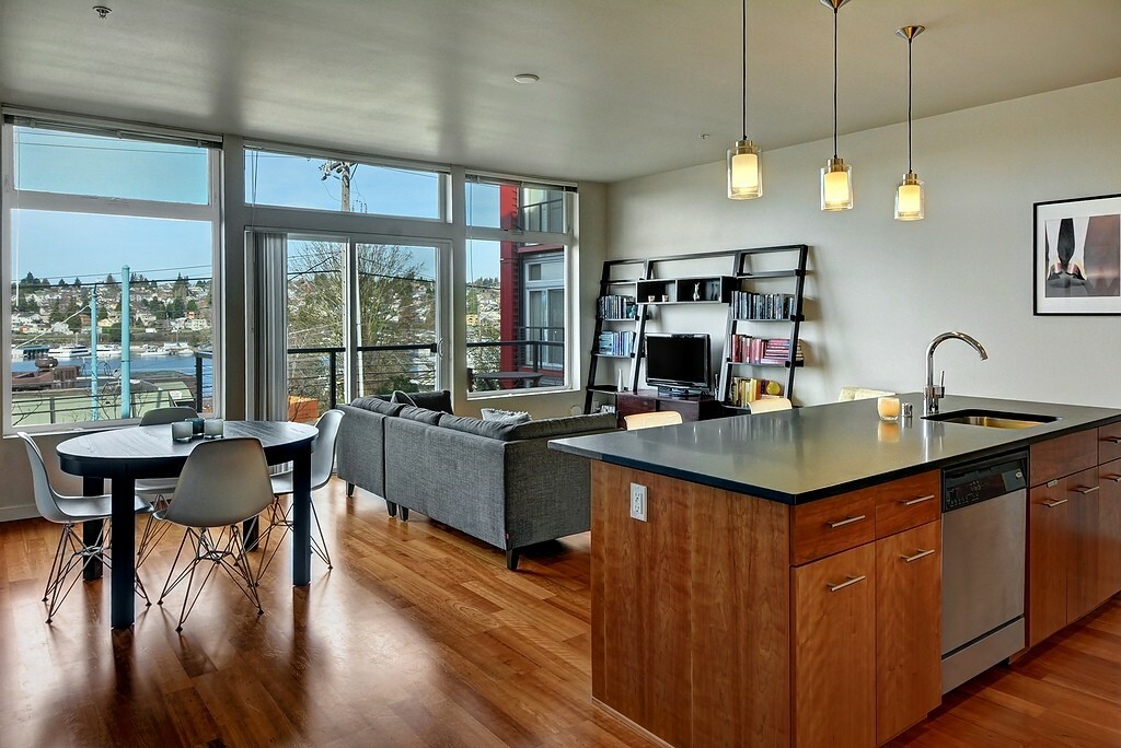 Property Photo: 2960 Eastlake Avenue E 207 WA 98102