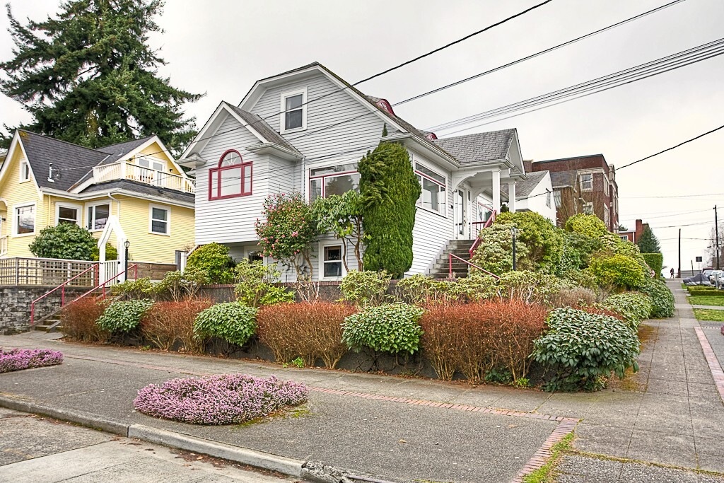 Property Photo: 427 N 63rd Street WA 98103