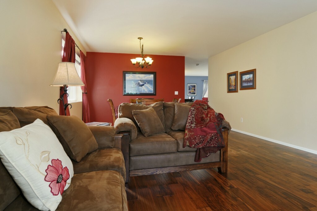 Property Photo:  467 S 190th St  WA 98148 