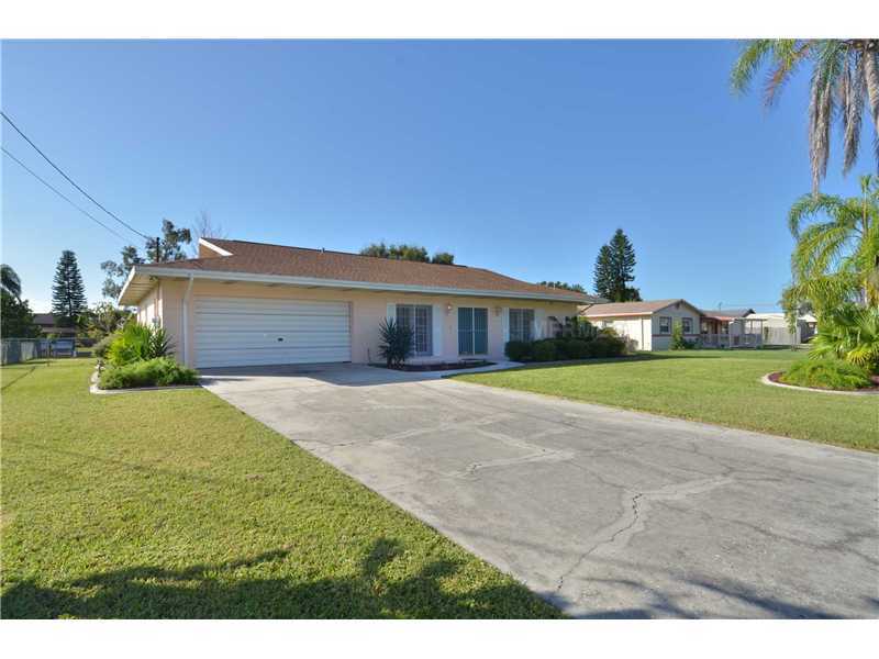 Property Photo:  810 White Heron Boulevard  FL 33570 