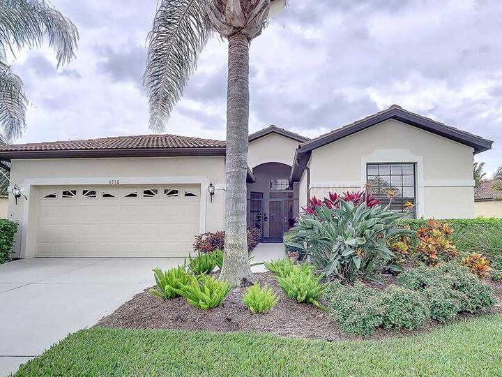 Property Photo:  8118 Stirling Falls Circle  FL 34243 