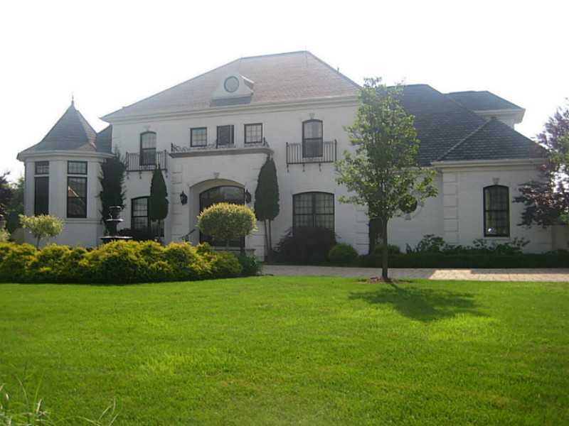 Property Photo: 2 Cherrington Lane PA 15108