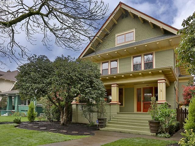 Property Photo: 1939 SE Larch Ave OR 97214