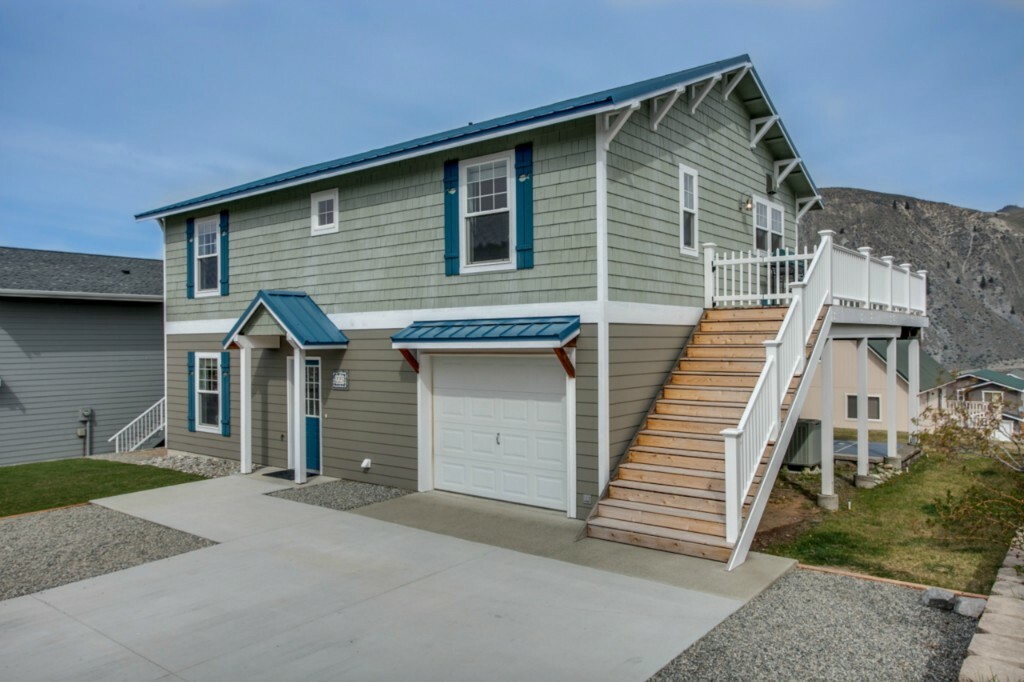 Property Photo: 225 W Entiat Dr WA 98843