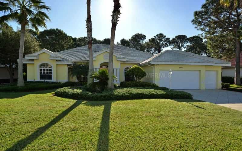 Property Photo:  7563 Links Court  FL 34243 