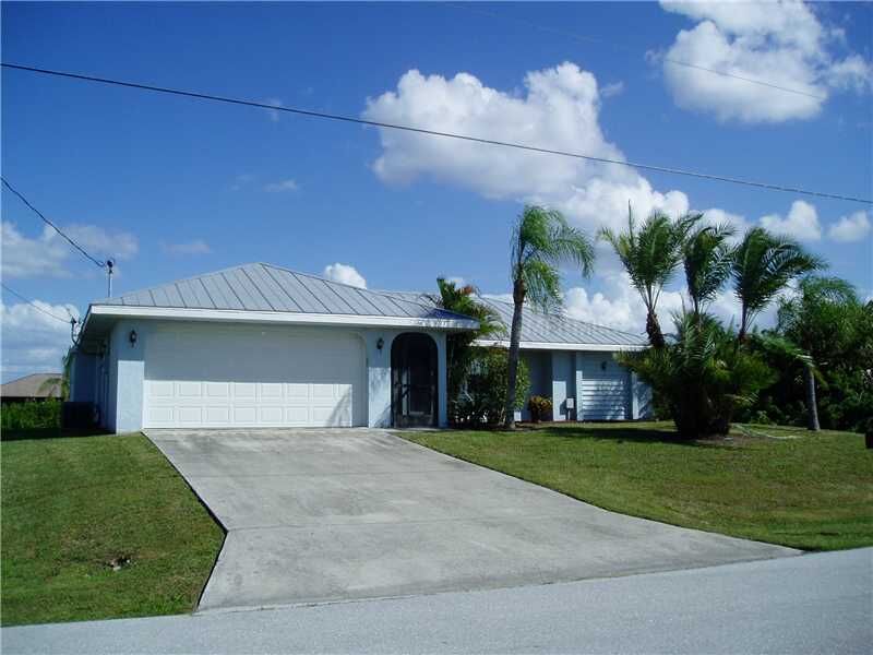 Property Photo:  18874 Ayrshire Circle  FL 33948 