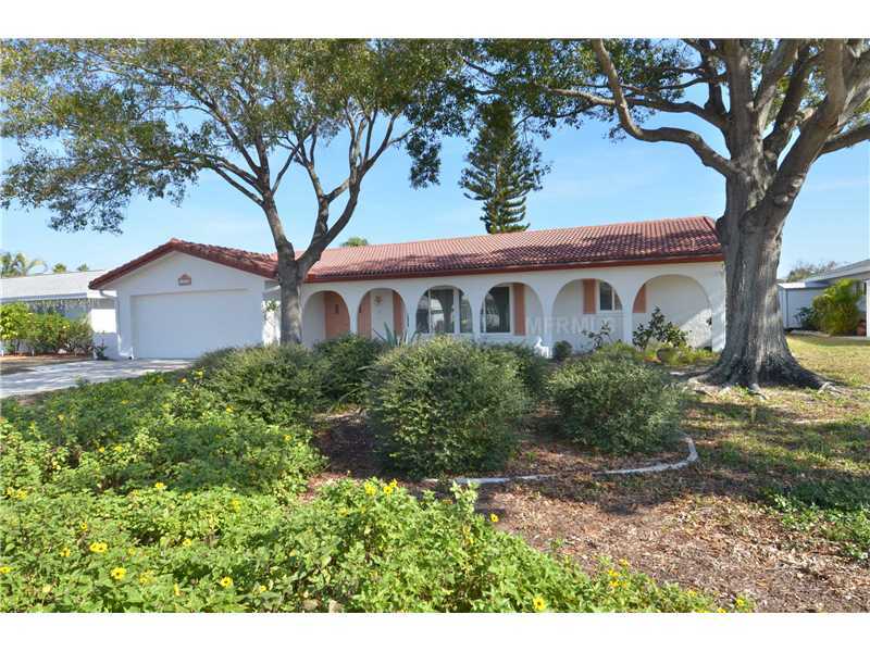 Property Photo:  6305 Wisteria Lane  FL 33572 