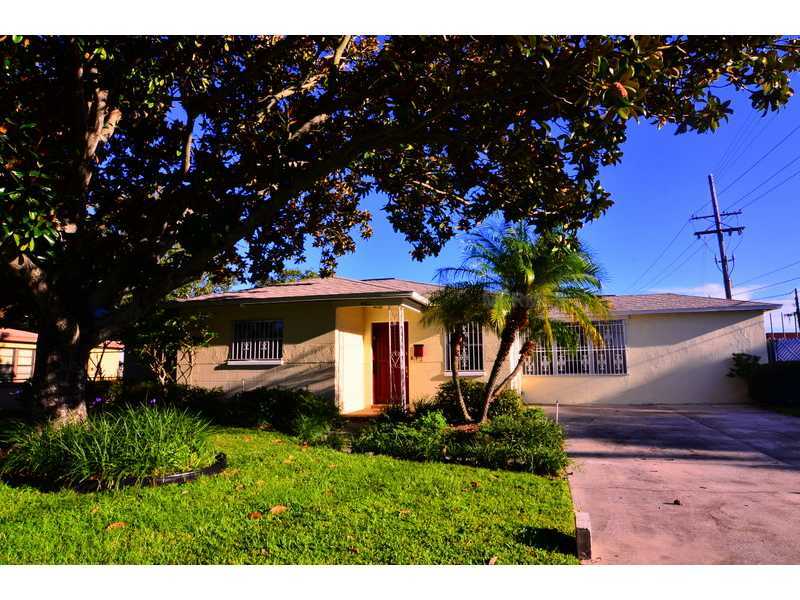 Property Photo:  4401 W Price Avenue  FL 33611 