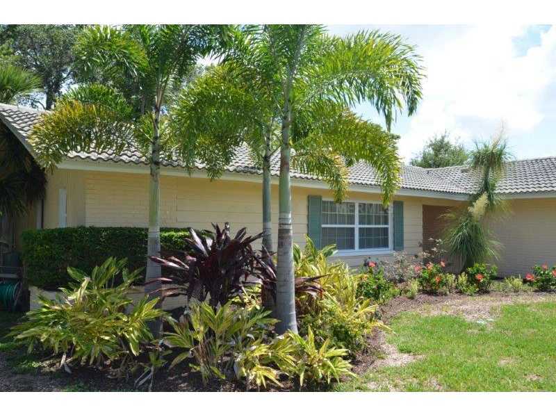 Property Photo:  7408 Dickens Drive  FL 34231 