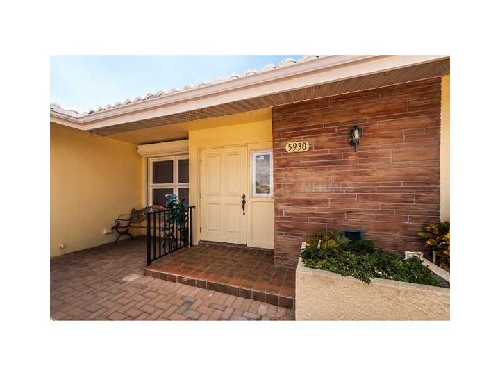 Property Photo:  5930 Bikini Way  FL 33706 